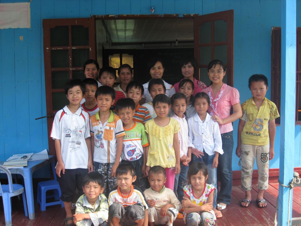 VVV Vietnam Schoolchildren Class Picture