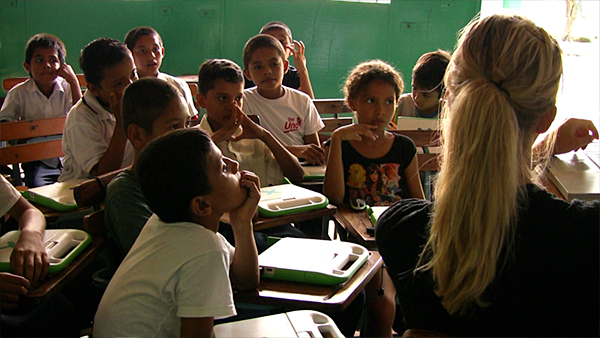 Carolyn teaching the kids in Buenos Aires