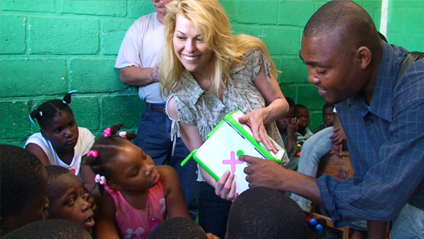 Susie introduces the XO to kids in Haiti